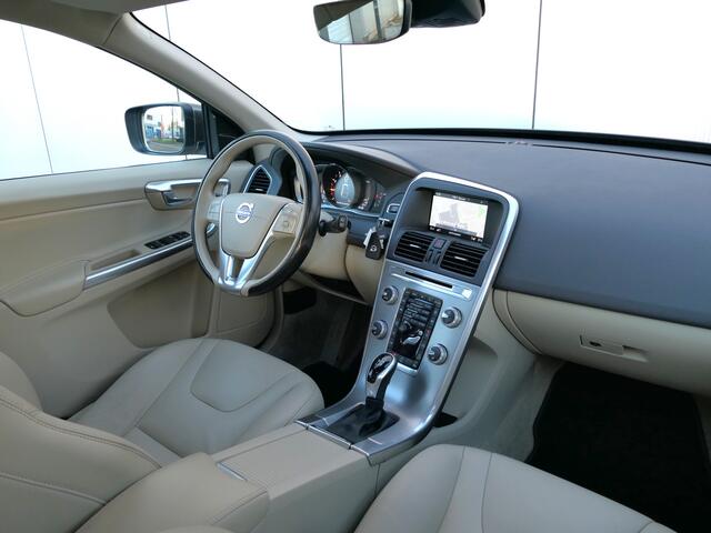 Volvo XC60 T5 AUT Polar+ Xenon / Panoramadak / Trekhaak / Camera