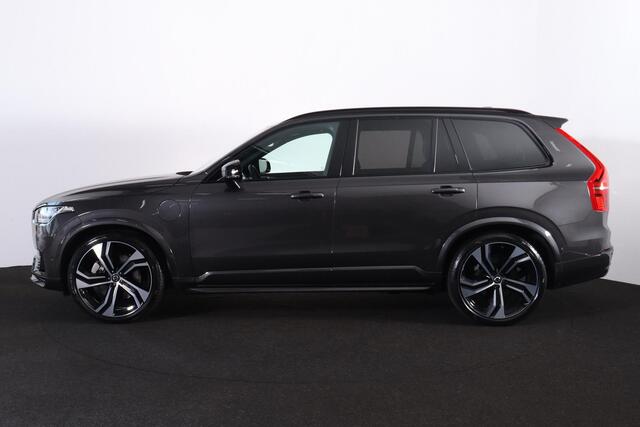 Volvo XC90 T8 Recharge AWD Ultimate Dark - LONG RANGE - Luchtvering - Panorama/schuifdak - IntelliSafe Assist & Surround - 360º Camera - Bowers & Wilkins audio - Adaptieve LED koplampen - Verwarmde voorstoelen, stuur & achterbank - Parkeersensoren voor & achter - El