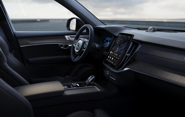 Volvo XC90 2.0 T8 Plug-in hybrid AWD Ultra Dark Luchtvering / Bowers & Wilkins / Stoelventilatie / Stoelmassage / Panoramadak / Gelamineerde ruiten rondom / Apple carplay / Adaptive cruise control / 22" lichtmetalen velgen /