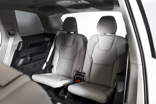 Volvo XC90 2.0 T8 Plug-in hybrid AWD Ultra Dark 310 PK - Automaat | Leder Pakket | S/K-Panodak | Luchtvering | Bowers & Wilkins | Elek. Stoel-+massage+verwarming & Ventilatie | Head-Up | Adapt. Cruise | 360 Camera | Google +App. Connect | 22" Diamond Cut | 7772