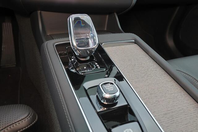 Volvo XC90 T8 Recharge AWD Ultra Dark - Luchtvering - Panorama/schuifdak - IntelliSafe Assist & Surround - 360º Camera - Bowers & Wilkins audio - Verwarmde voorstoelen, stuur & achterbank - Parkeersensoren voor & achter - Elektr. bedienb. voorstoelen met geheugen - 