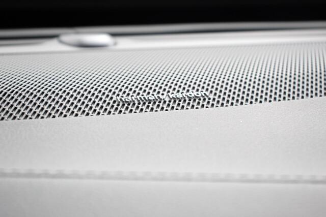 Volvo XC90 2.0 T8 Recharge AWD Ultimate Dark Leder Panorama-schuifdak Navigatie Harman Kardon Elektrisch bedienbare achterklep Camera