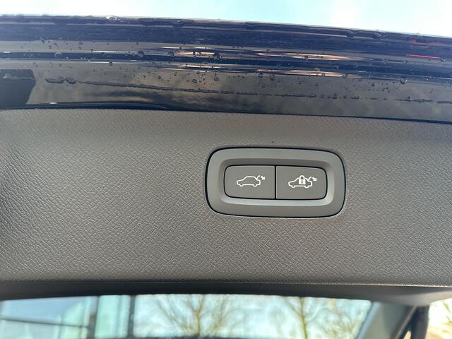 Volvo XC90 2.0 T8 Plug-in hybrid AWD Plus Dark 1000KM| VOL OPTIES!|FABRIEKSGARANTIE T/M 09-2027| PANO| MEM. STOELEN| STOEL/ STUURVERW.| 360 CAMERA| DODE HOEK | ACHTERBANK VERWARMD|