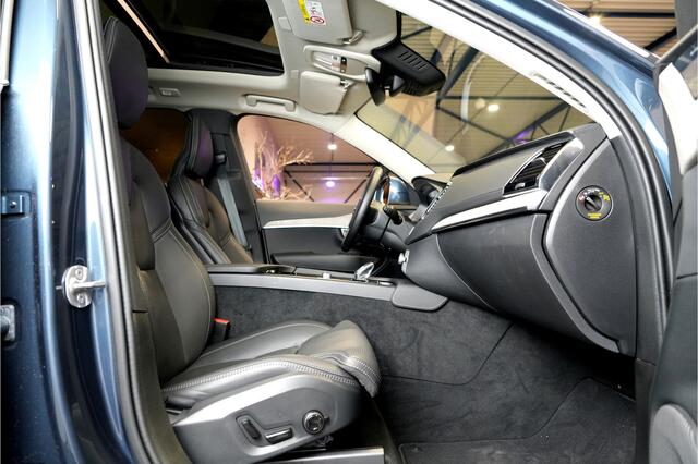 Volvo XC90 2.0 T8 AWD 335kW/455pk Aut8 Recharge Long Range Ultimate Bright LUCHTVERING + PANORAMADAK + HARMAN/KARDON + STOELVERWARMING V&A + STUURVERWARMING + STOELVENTILATIE + ADAPT.CRUISE + BLIS + GOOGLE DASH&SERVICES + 360 CAMERA + PARKSENSOREN + 21" LM-VELGEN!!