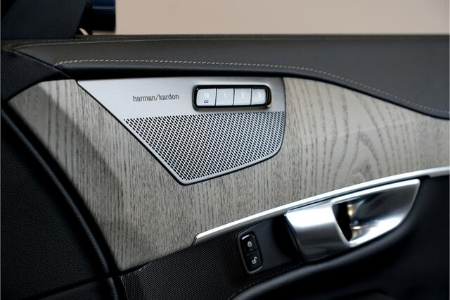 Volvo XC90 2.0 T8 AWD 335kW/455pk Aut8 Recharge Long Range Ultimate Bright LUCHTVERING + PANORAMADAK + HARMAN/KARDON + STOELVERWARMING V&A + STUURVERWARMING + STOELVENTILATIE + ADAPT.CRUISE + BLIS + GOOGLE DASH&SERVICES + 360 CAMERA + PARKSENSOREN + 21" LM-VELGEN!!