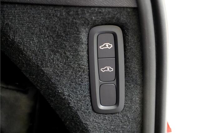 Volvo XC90 2.0 T8 AWD 335kW/455pk Aut8 Recharge Long Range Ultimate Bright LUCHTVERING + PANORAMADAK + HARMAN/KARDON + STOELVERWARMING V&A + STUURVERWARMING + STOELVENTILATIE + ADAPT.CRUISE + BLIS + GOOGLE DASH&SERVICES + 360 CAMERA + PARKSENSOREN + 21" LM-VELGEN!!